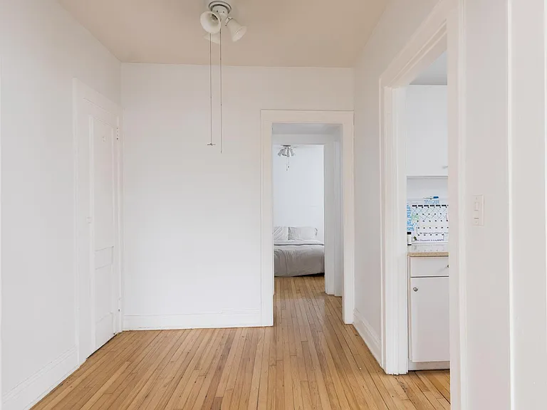 320 Mendoza Ave #6 — Photo 4