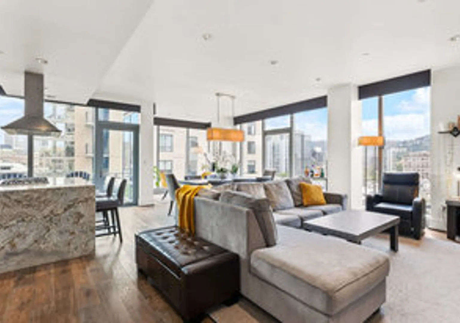 Immaculate Pearl District Luxury with Expansive City & Mountain Views — Photo 1