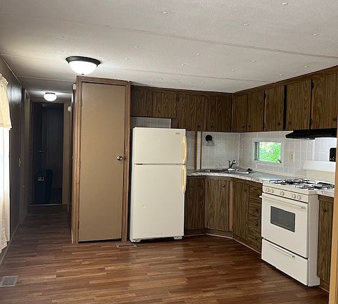 4th image of 11201 Northland Dr