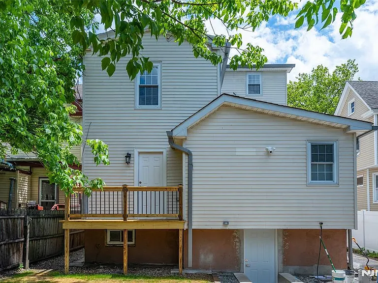 231 Waverly Pl — Photo 29