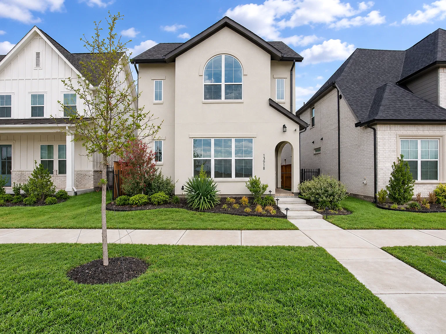 4 bed, 3.5 bath, 2470 sqft, $4,700 — Photo 1