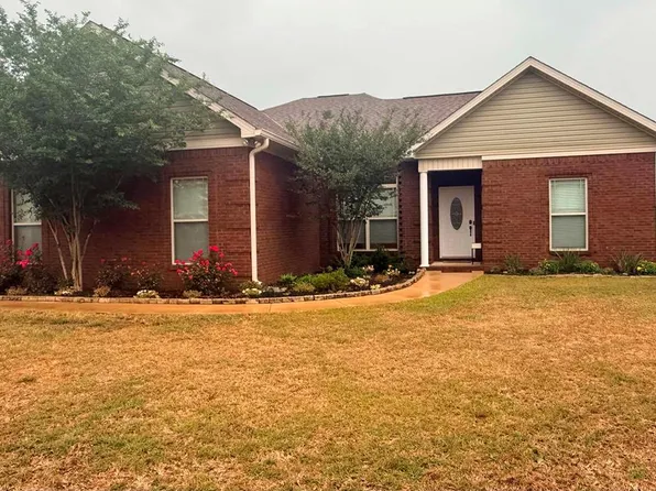 304 Chase Ridge Dr, Dothan, AL 36301