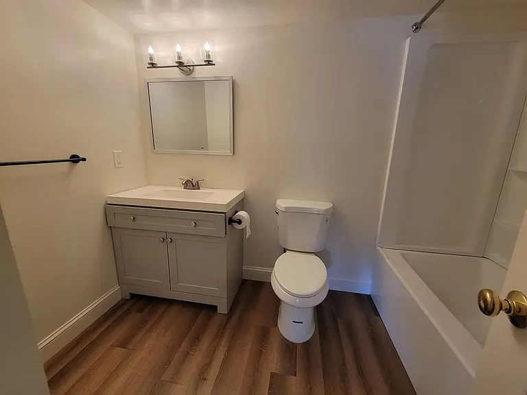 Country Gardens Apartments — Photo 32