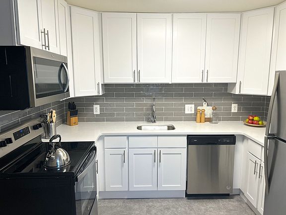2nd image of 100 Hartford Dr APT 5