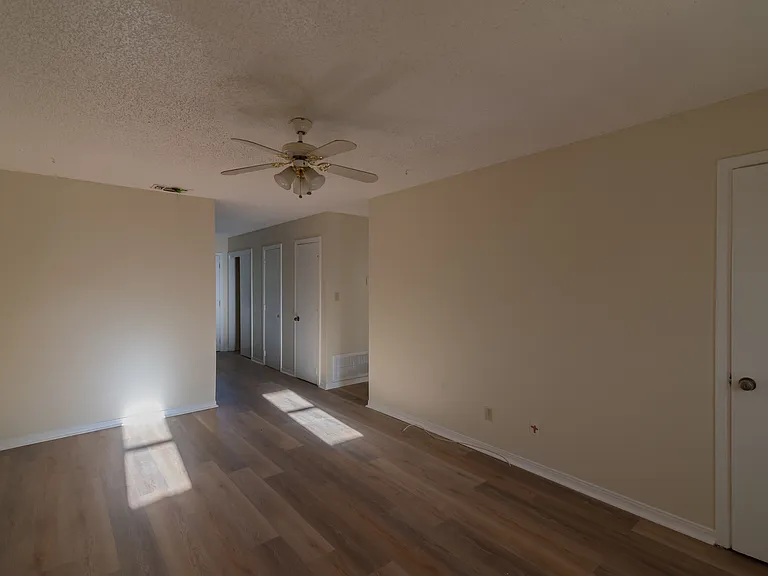 3216 Jim Lee Rd #8-B — Photo 2