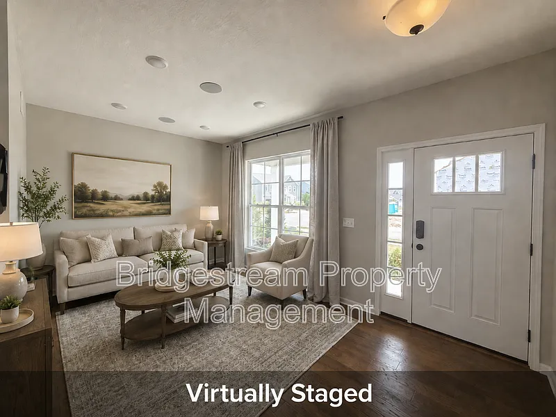 4 bed, 3.0 bath, 2600 sqft, $2,995 — Photo 3