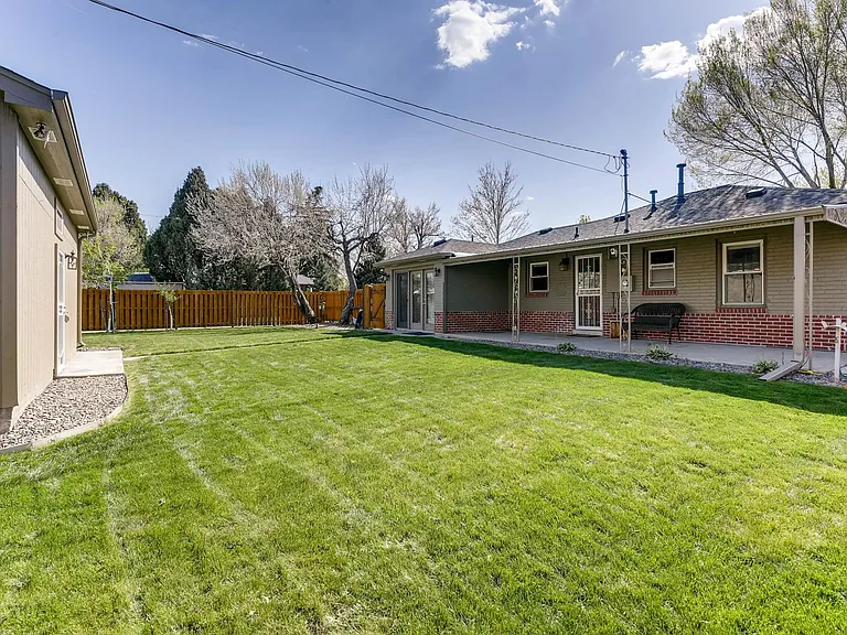 2600 Olive St — Photo 11