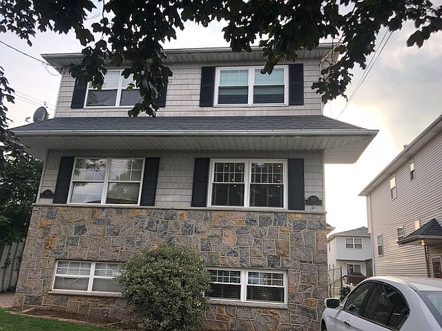 1st image of 542 Pelton Ave