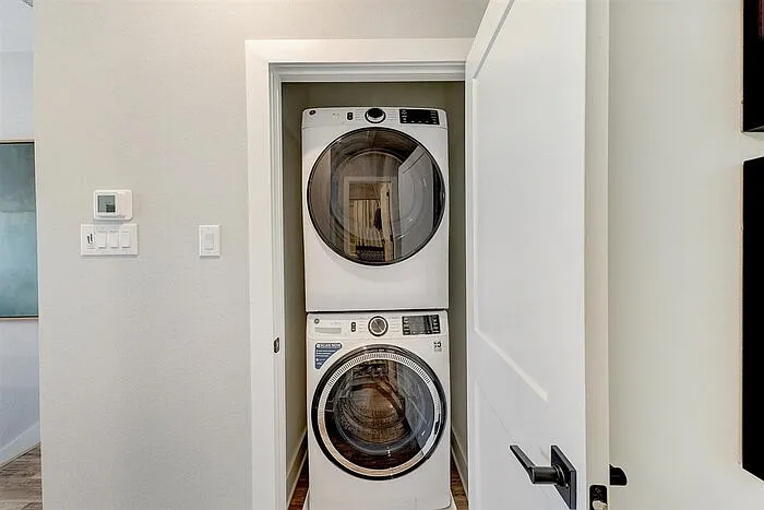 3905 Constantine Dr — Photo 18