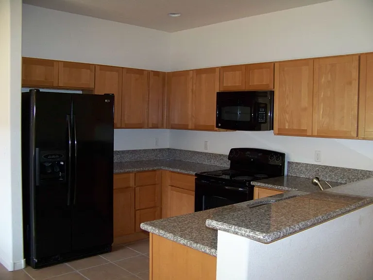 400 Hillside Dr — Photo 6