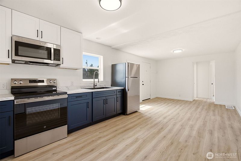 5th image of 717 E Wabash Avenue