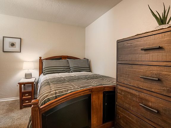 4th image of 211 Girard Blvd SE #C