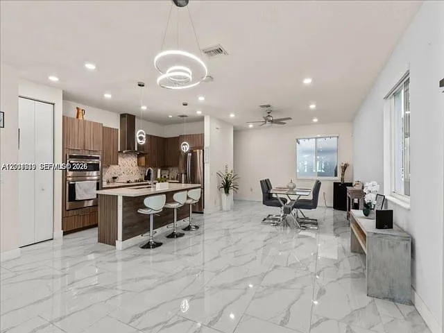 3 bed, 2.5 bath, 2379 sqft, $4,300 — Photo 3