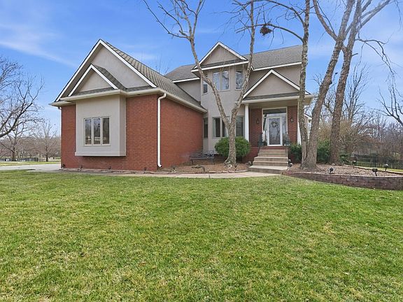 2nd image of 1221 N Hickory Creek Ct