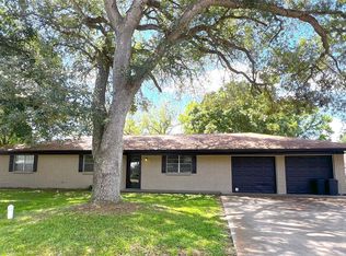 131 Walker Ave, Lolita, TX 77971