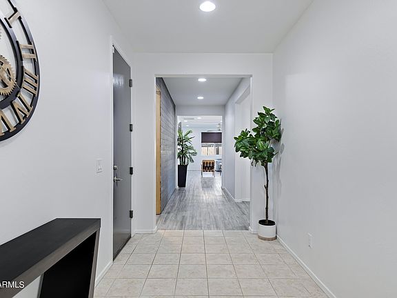 5th image of 3037 W PLEASANT Lane