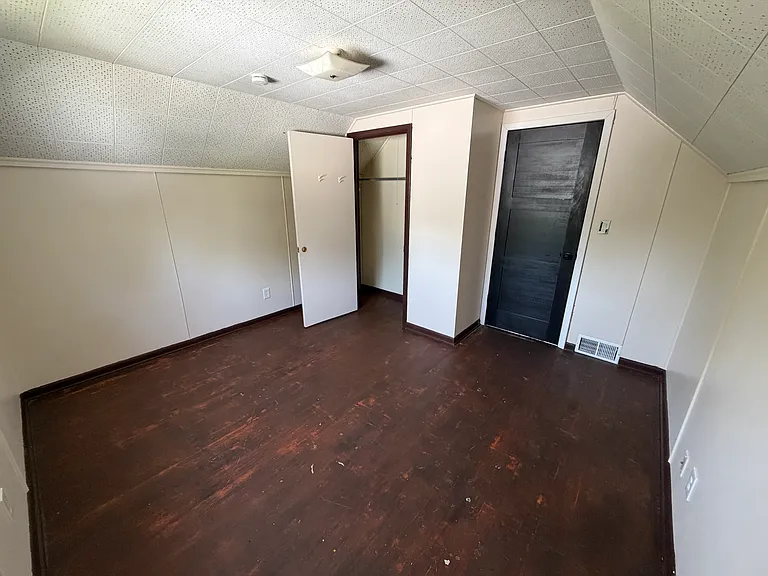 1637 Hanover St — Photo 15