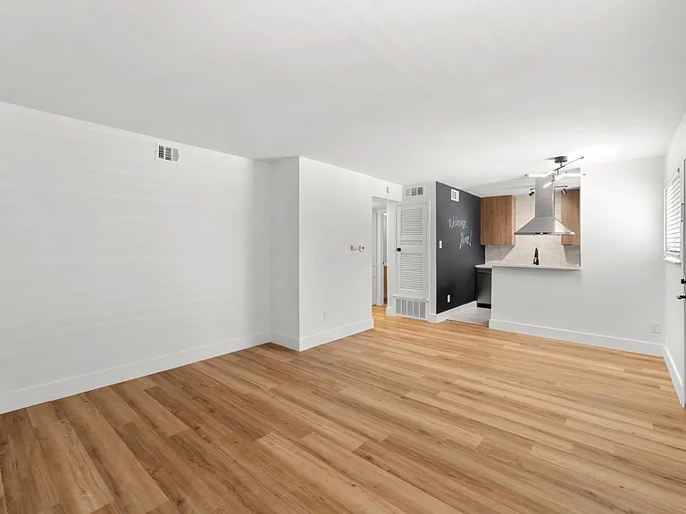 CrestHaus Apartments — Photo 23