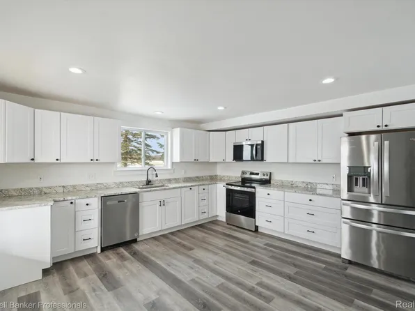 8376 W Morrish Rd, Swartz Creek, MI 48473