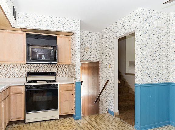 5th image of 5609 W 99th Pl