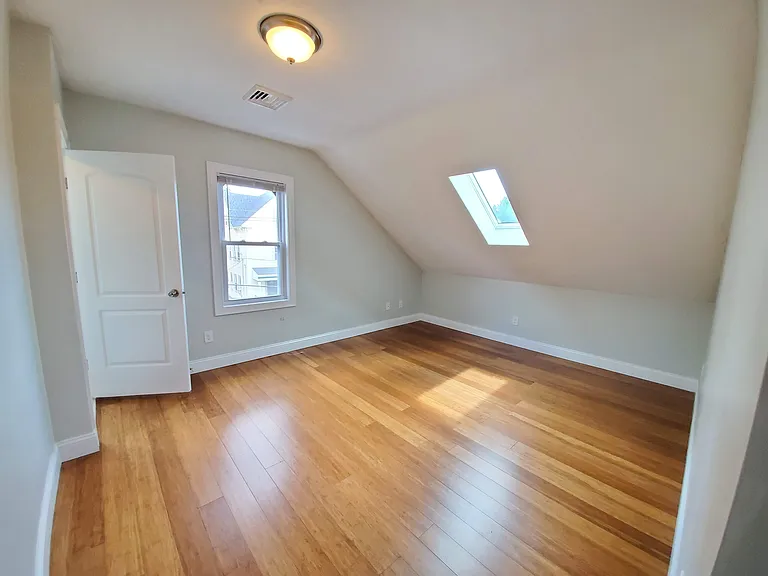 76 Camp St #3F — Photo 3