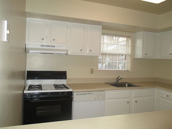 3rd image of 5 Kensington Cir APT H