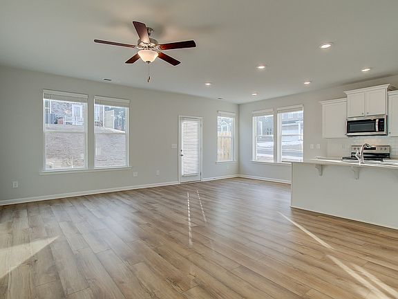 3rd image of 208 Sanctuary Dr