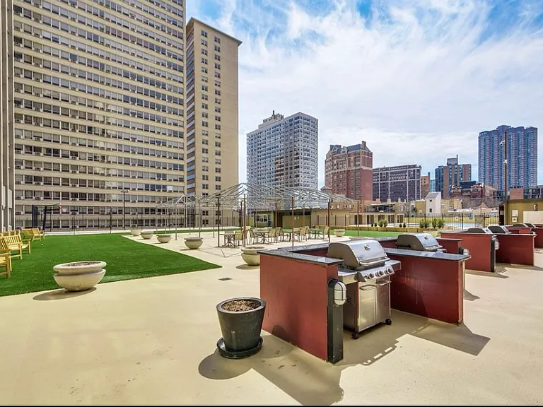655 W Irving Park Rd #4807 — Photo 37