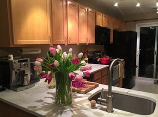 1905 Lindsay La, Ann Arbor, MI 48104