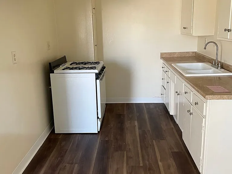 1020 Carob Way — Photo 10