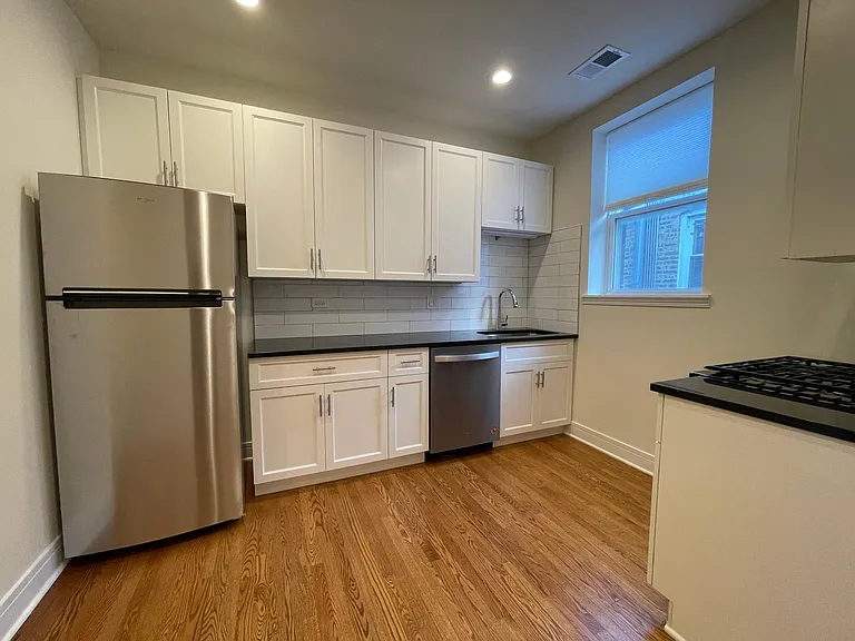 1145 W Lunt Ave — Photo 8