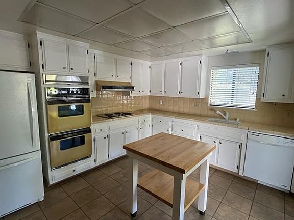 kitchen features a double oven, extensive kitchen storage plus a pantry closet.