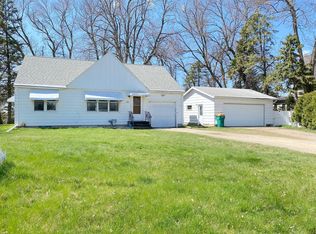 1214 Wedgewood Rd, Albert Lea, MN 56007