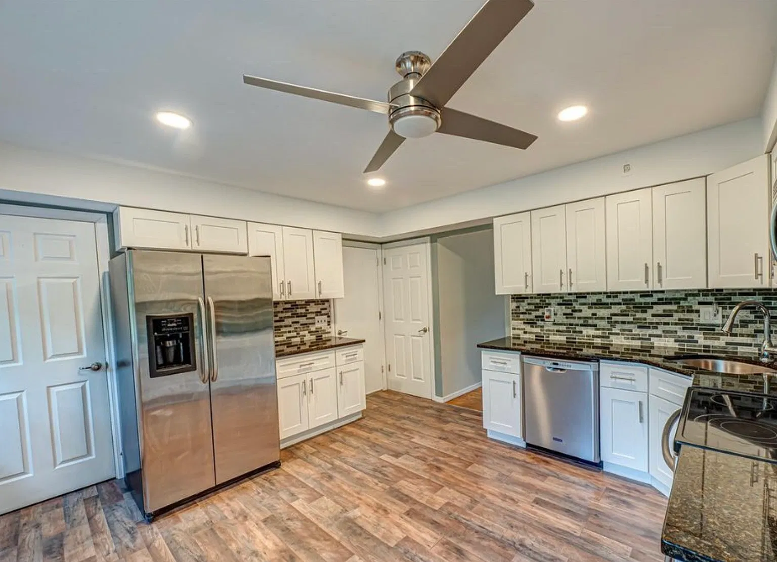 4 bed, 2200 sqft, $4,750 — Photo 4