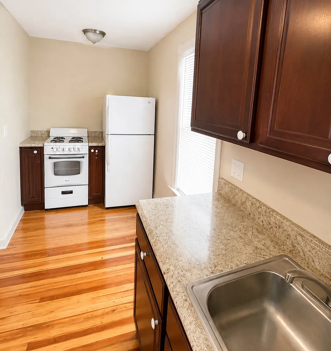 29 Collegeview Ave — Photo 3