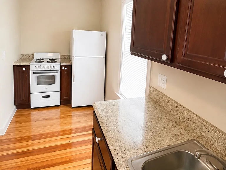 29 Collegeview Ave #1 — Photo 3