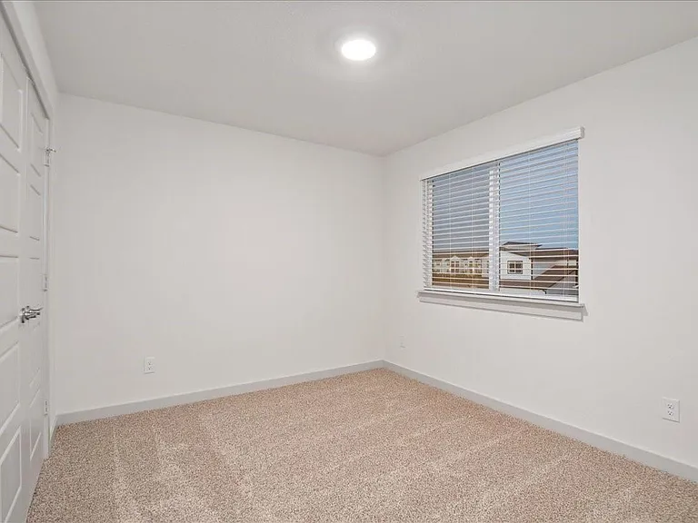 224 Fairfax Ave — Photo 10