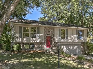 5601 Candleberry Dr, Saint Joseph, MO 64503