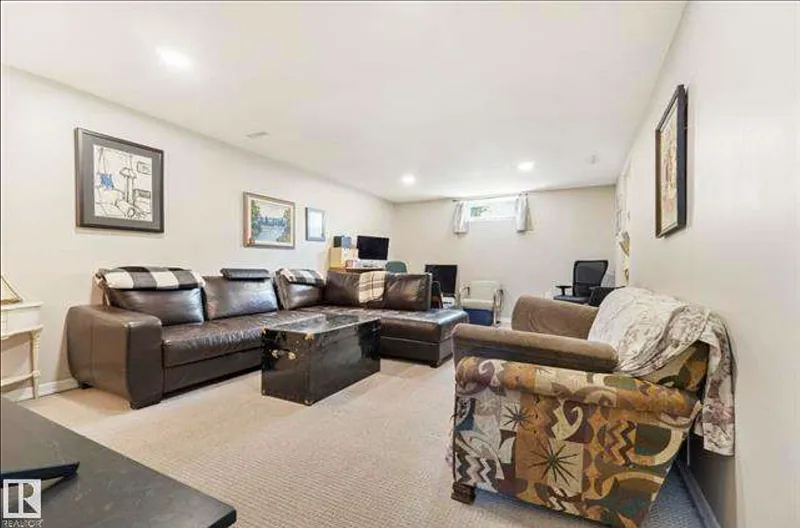 4 bed, 2.0 bath, $2,500 — Photo 4