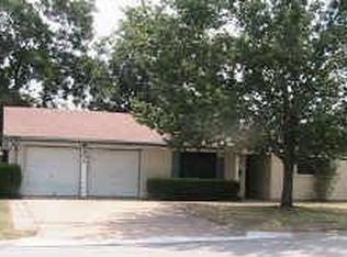 904 Hurstview Dr, Hurst, TX 76053