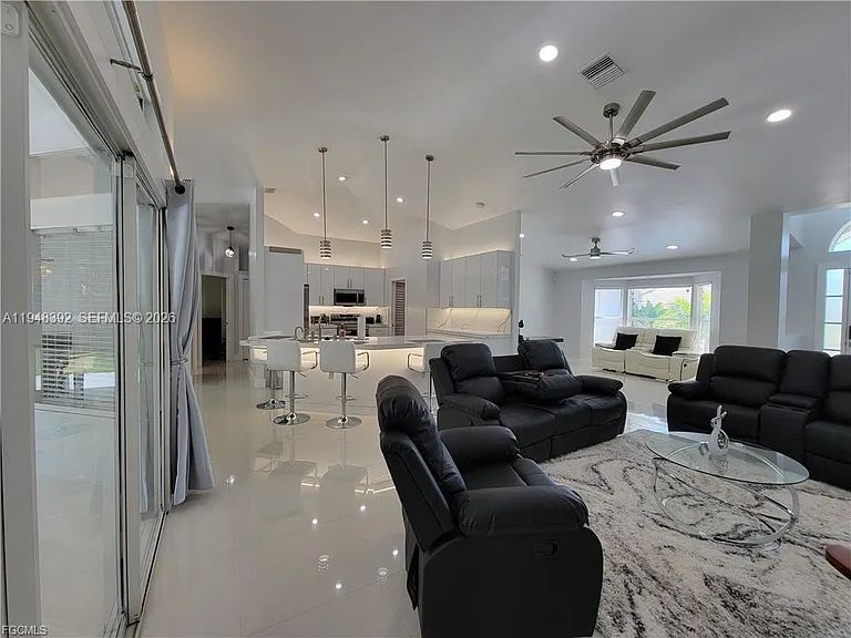 237 SW 47th St — Photo 8