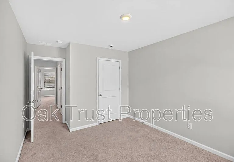 147 Cloverleaf St — Photo 17