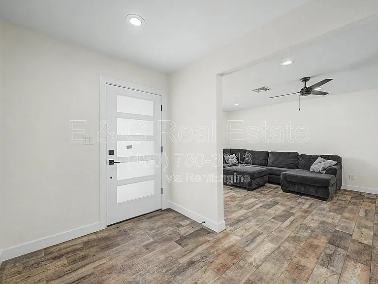 2174 E Palmcroft Dr — Photo 3