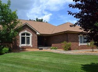 9051 Shelby Woods Dr, Shelby Township, MI 48317