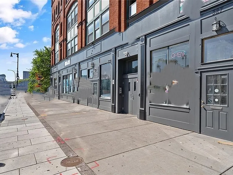 319-25 N Salina St — Photo 3