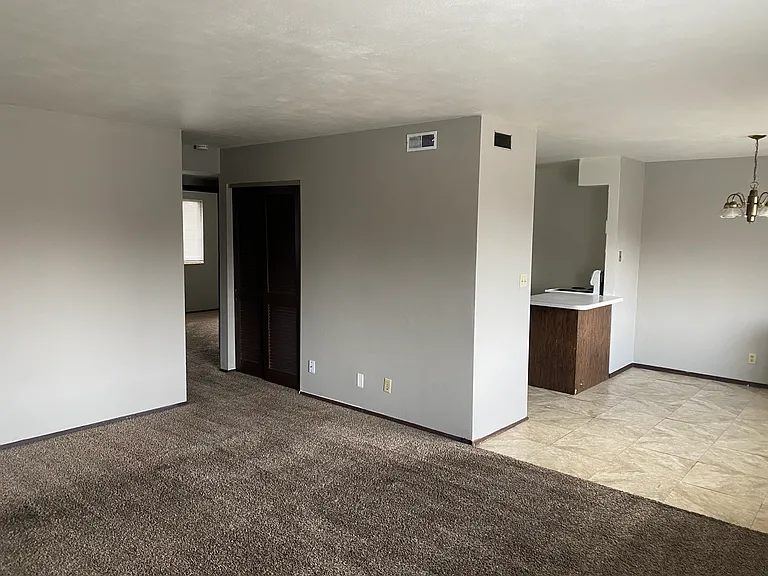 2622 Eastview Dr #F — Photo 9
