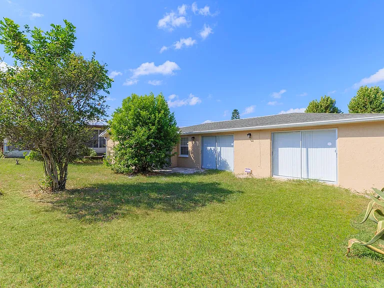 9016 Hunt Club Ln — Photo 36