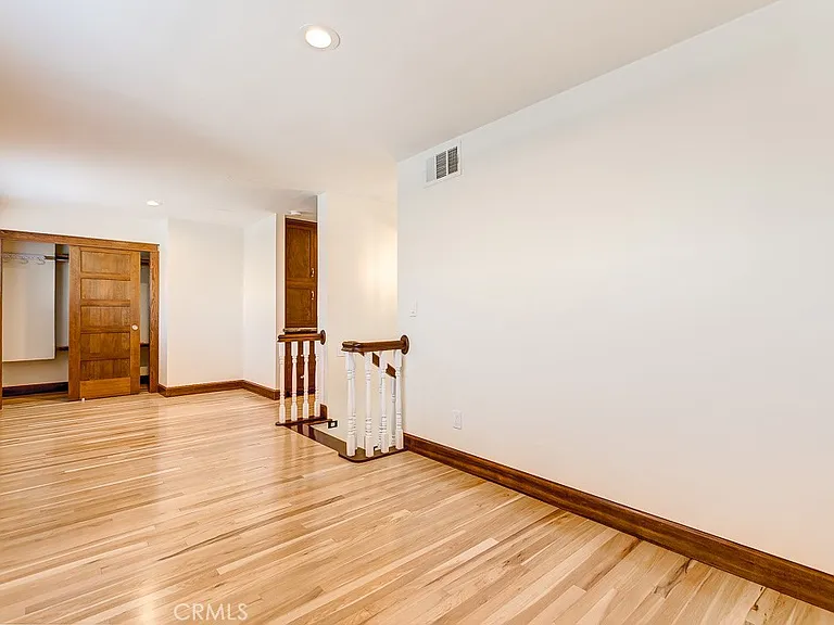 520 N Orange St — Photo 9