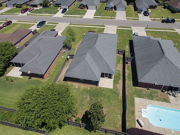 Large Fenced Yard w/ Porch