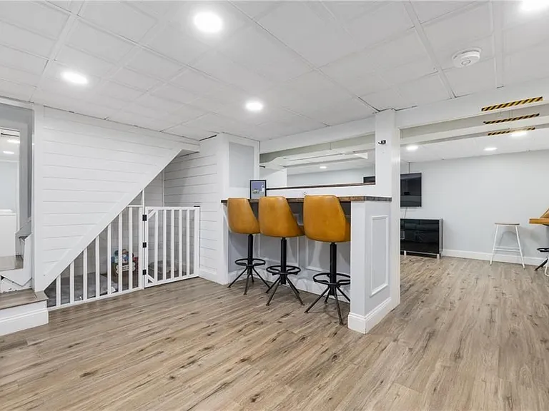 340 Old Mill Ln — Photo 18